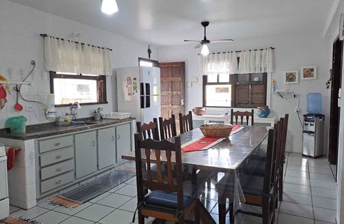Itapoa Casa | Casa Enelzi 2 Suites + 2 Quartos, 3 WCs 80 m da Praia. Garagem, Gourmet. 10 pax