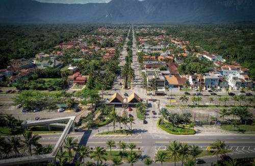 Morada da Praia Casa | Casa Enorme para 12 pessoas, 4 suites e um fundo com 18mil metros de mata e um pier no rio que sai para o mar-Internet 100MB