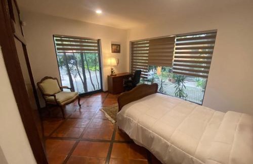 Puebla Villa | Casa entre árboles
