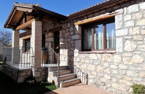 Campo de San Pedro Casa | Casa Entre Hoces10-12paxJardín y barbacoa