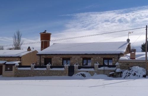 Campo de San Pedro Casa | Casa Entre Hoces10-12paxJardín y barbacoa