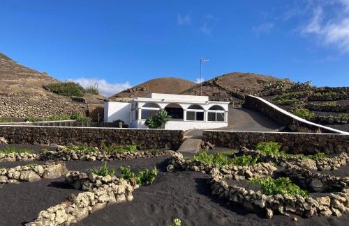 Tias Apartamento | Casa Entre Montaña