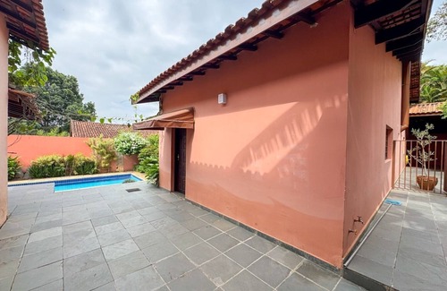 Carapicuiba Casa | Casa espaçosa na Granja Viana