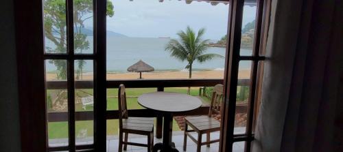 Mangaratiba Casa | Casa espaçosa pé na areia
