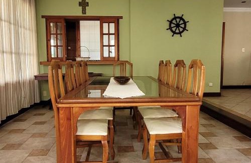 Mangaratiba Casa | Casa espaçosa pé na areia