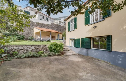 Imaculado Coracao de Maria Casa | Casa Estufa 25 in Funchal