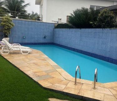 Guaruja Casa | Casa Família, 10 lugares, Piscina, Próx Praia Pernambuco, Guarujá