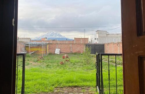 Chimborazo Province Casa | Casa familiar con vista al Chimborazo - Descubre Riobamba