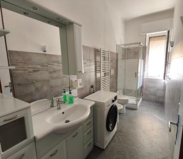 Varazze Apartamento | Casa Fannì Comodità, vista mozzafiato, parcheggio