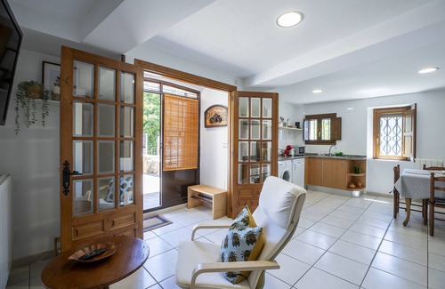 Castiello de Jaca Apartamento | Casa Feli: APARTAMENTO con JARDÍN PRIVADO en los PIRINEOS.
