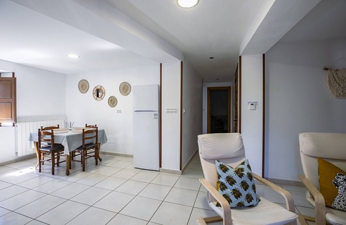 Castiello de Jaca Apartamento | Casa Feli: APARTAMENTO con JARDÍN PRIVADO en los PIRINEOS.