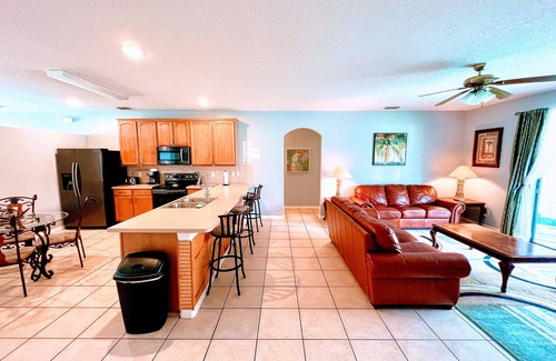 Buena Ventura Lakes Casa | Casa Feliz Kissimmee Lake Nona Pool Home