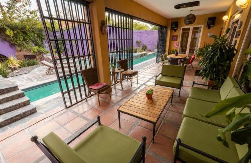 San Miguel de Allende Casa | Casa Feliz Jacuzzis Alberca Gimnacio Vapor PingPong Billar Cuarto de Video