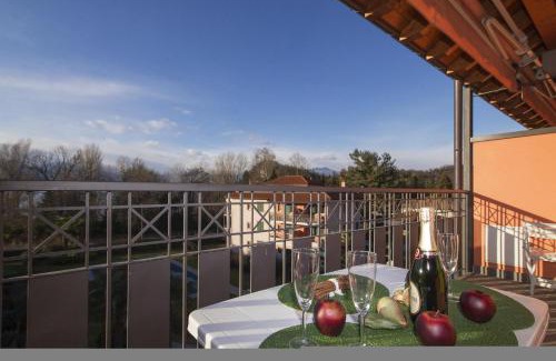 Sasso Moro Apartamento | Casa Fiorita Pool and Lake - Happy Rentals