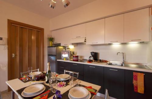 Sasso Moro Apartamento | Casa Fiorita Pool and Lake - Happy Rentals