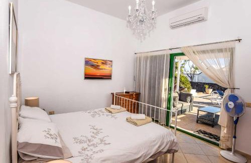 Playa Blanca Villa | Casa Flamingo - LH106 By Villas Now Ltd