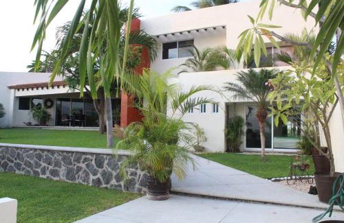 Burgos Bugambilias Casa | Casa Flor de Mayo