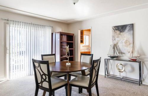 Little Italy Apartamento | Casa Flora -2BR- FREE Parking in Little Italy!
