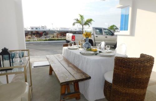 Punta Carnero Casa | Casa Florencia gran piscina
