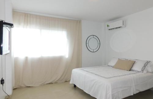 Punta Carnero Casa | Casa Florencia gran piscina
