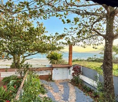 Centro Casa | Casa frente ao mar/pé na areia no Indaiá até 18 pessoas