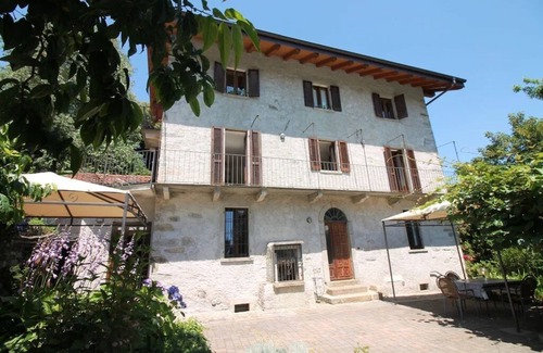 Vacciago Apartamento | Casa Frey apt. 1 three-room apartment on Lake Orta with garden and swimming pool