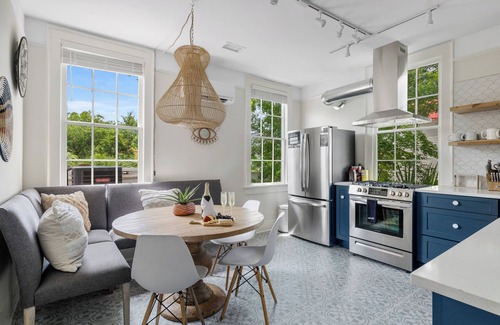 Radcliffeborough Casa | Casa Fuego - Suite B | Private Porch