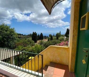 Pianoconte Casa | Casa Gialla B&B
