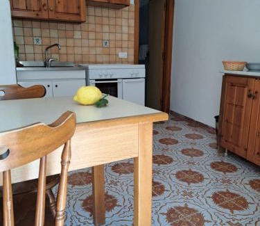 Succhivo Apartamento | Casa Gialla