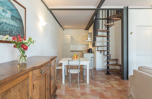 Asciano Casa | Casa Giobatta C: Una antigua granja característica y acogedora en dos plantas rodeada de vegetación.