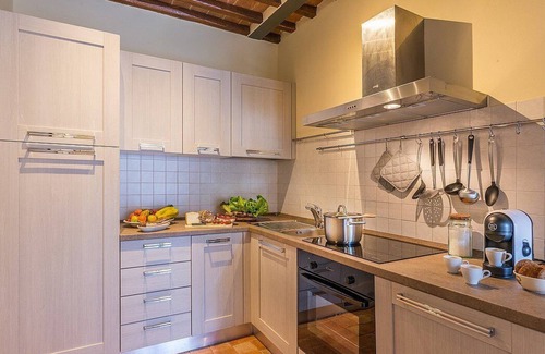 Asciano Casa | Casa Giobatta C: Una antigua granja característica y acogedora en dos plantas rodeada de vegetación.