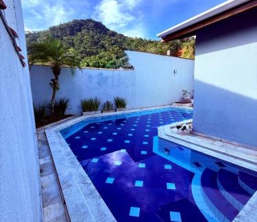 Lazaro Casa | Casa grande com piscina churrasqueira e garagem Praia do Lázaro Ubatuba