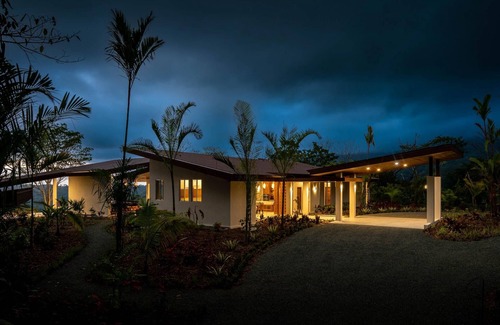 Tres Ríos Villa | Casa Grande Del Mar in Puerto Cort s