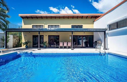 Jacó Casa | Casa Gris in Jaco