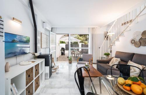Urbanización Hacienda las Chapas Casa | Casa Hibiscus Marbella