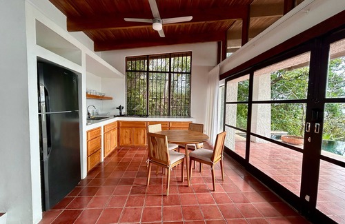 Santa Barbara Casa | Casa Hideaway - a tranquil retreat in central Guiones