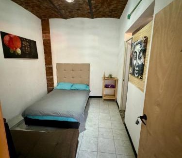 León Casa | Casa Hostal La Esperanza de Don Alfonso