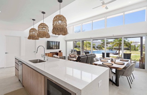 Santa Cruz Villa | Casa Howler | Your Dream Oasis Awaits!