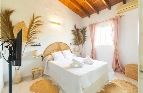 Los Geraeos Casa | Casa Ibicenca con Piscina privada - By Aloha Palma