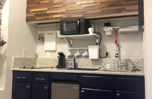 Wetmore Apartamento | Casa Indigo - Acogedor y elegante en GRAN UBICACIÓN!