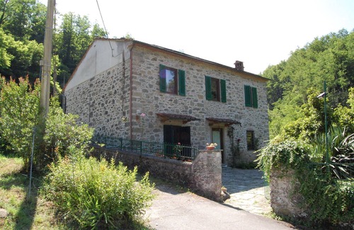 Casoli Casa | Casa Millefiori, Village House near Bagni Di Lucca with Large Garden and Pool.
