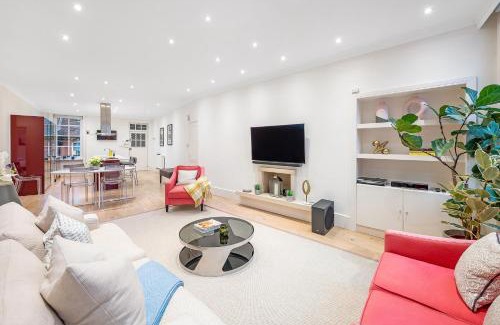 Royal Borough of Kensington and Chelsea Apartamento | Casa Italia near Hyde Park & Kensington High Street - Wifi & Washing Machine - FREE Luggage Storage Available Nearby