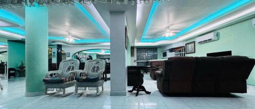 Guitarrón Villa | Casa Jade