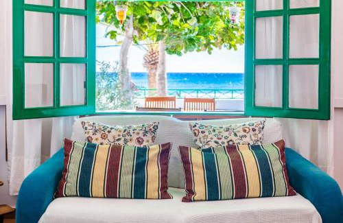 Playa Honda Casa | Casa Jardín