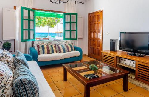 Playa Honda Casa | Casa Jardín