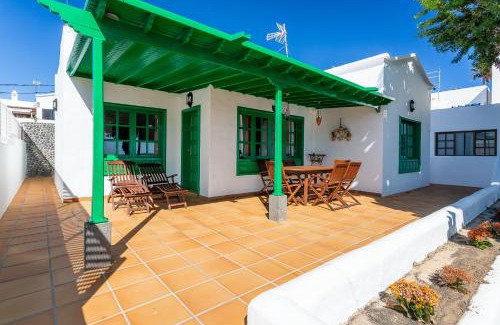 Playa Honda Casa | Casa Jardín