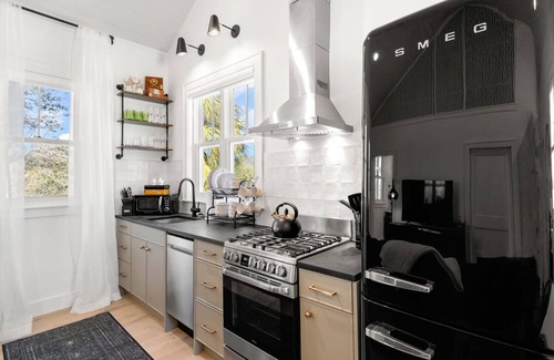 Historic Ybor Apartamento | Casa Julieta Luxury Ybor-themed Studio