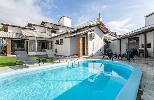 Jurere Internacional Casa | Casa Jurere Internacional com 6 quartos e piscina, churrasqueira , 300m do mar