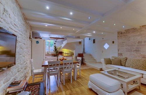 Cove Tri Zala (Zrnovo) Casa | Casa Katina