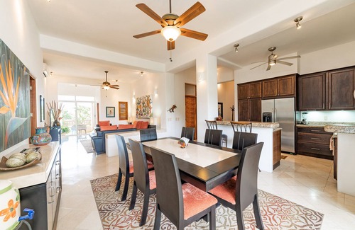 Playa Chahué Condominio | Casa Kiskadee - HUATULCO HAVEN - 3 BEDROOM STEPS FROM PLAYA CHAHUE AND CHEDRAUI
